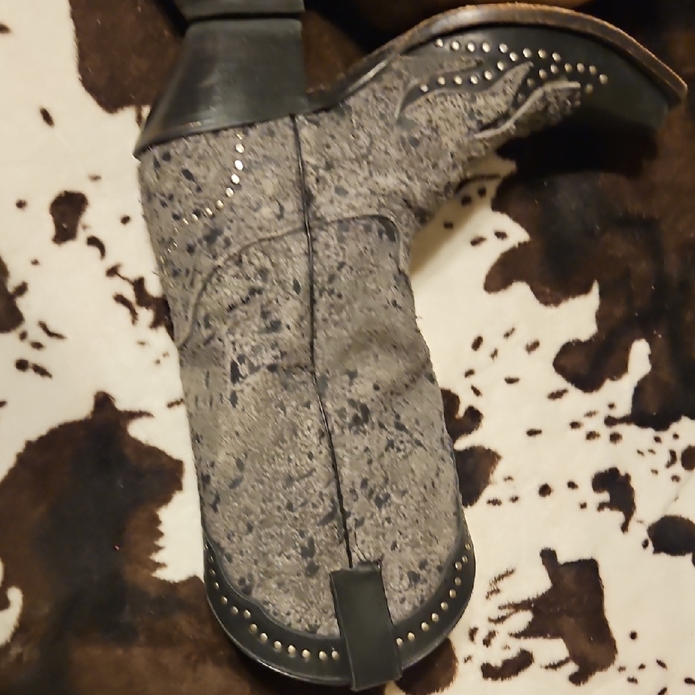 Harley-Davidson Black and Gray Studded Heeled Boots - Picture 3 of 12